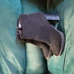 BCBGeneratiom black healed boots